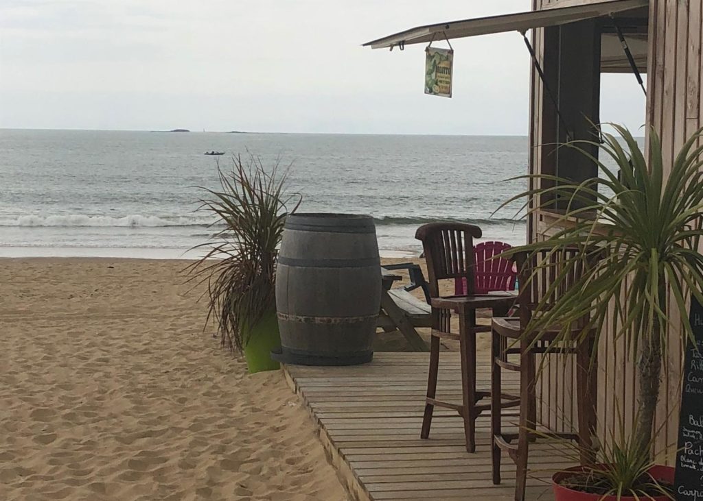 Bar sur la grande plage de la Baule