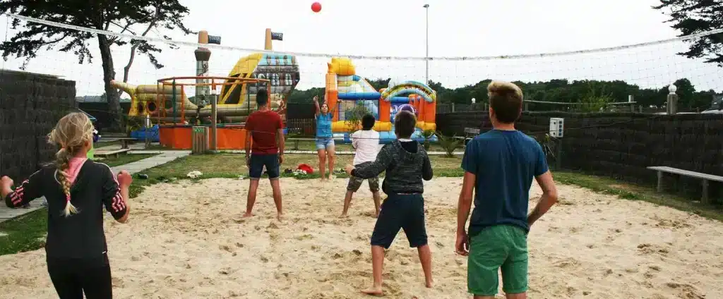 Tournois de Volleyball pour les enfants au camping Au Soir d'Été à Mesquer en Loire-Atlantique