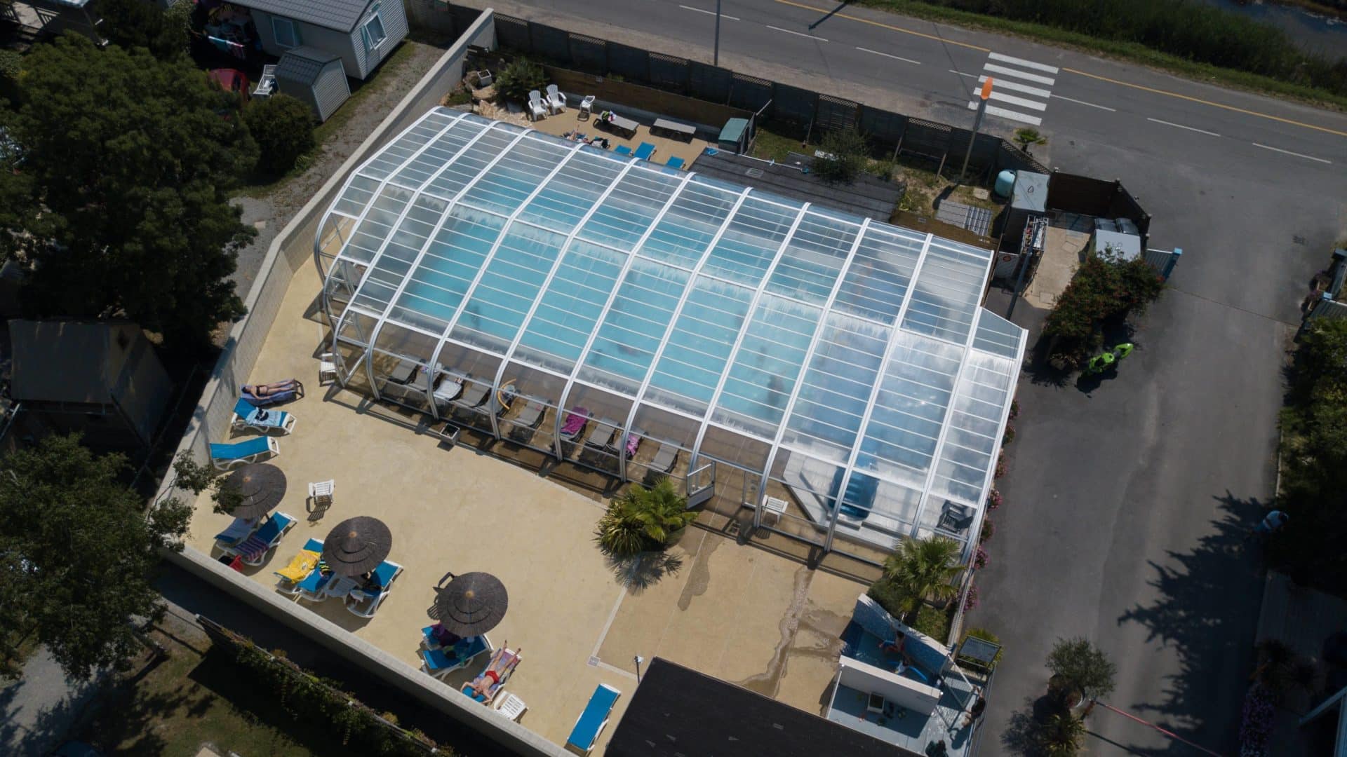 Luchtfoto van het waterpark op camping Au Soir d'Été in Mesquer, Loire-Atlantique