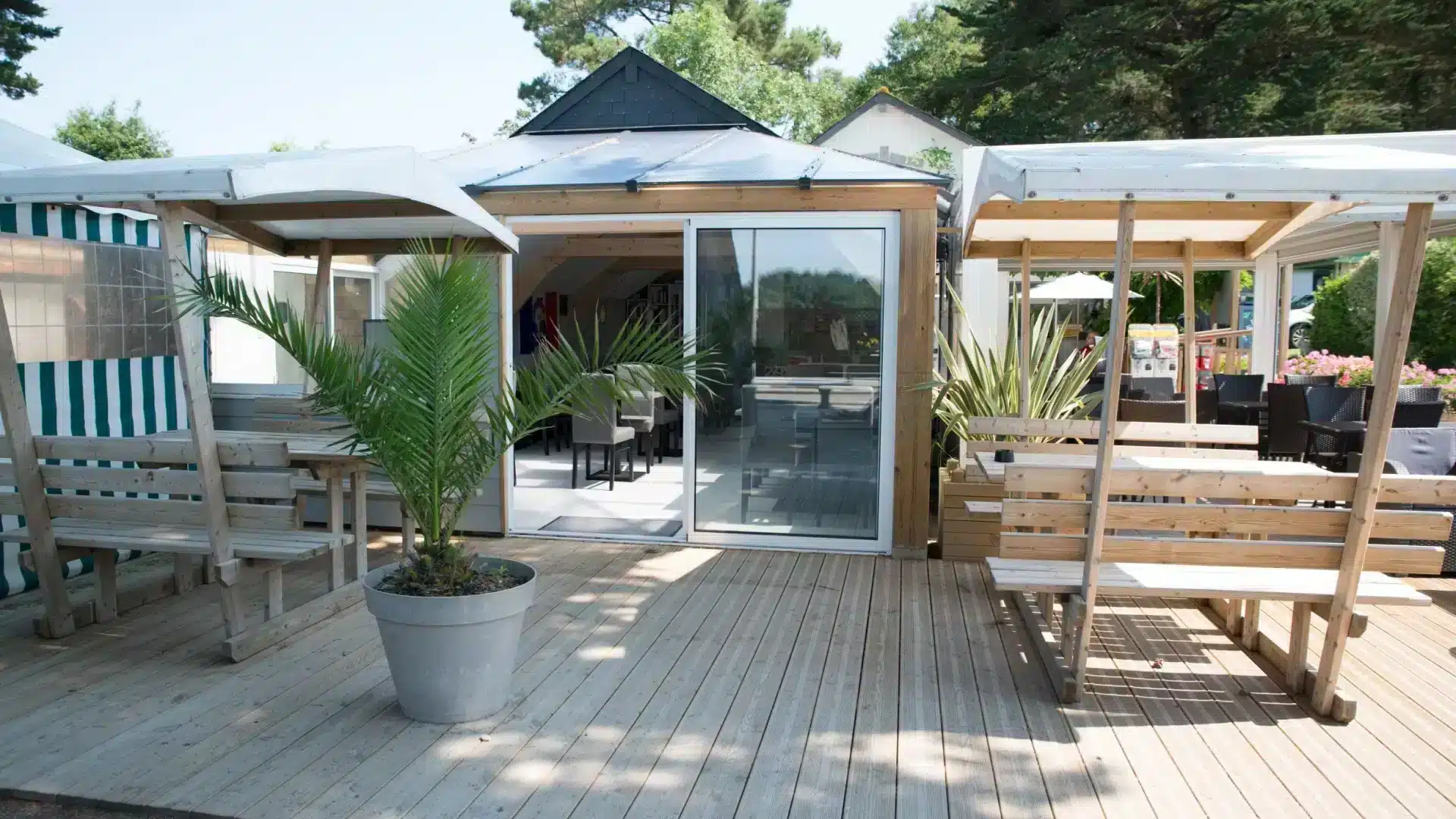 Terrasse du restaurant du Camping Au Soir d'Été en Loire-Atlantique