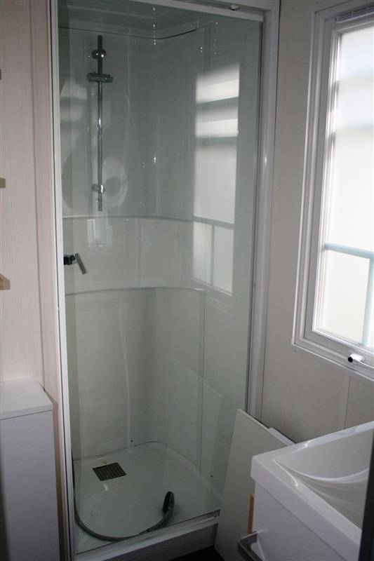 Vue salle de bain du mobil-home O'Hara à vendre à Mesquer-Quimiac