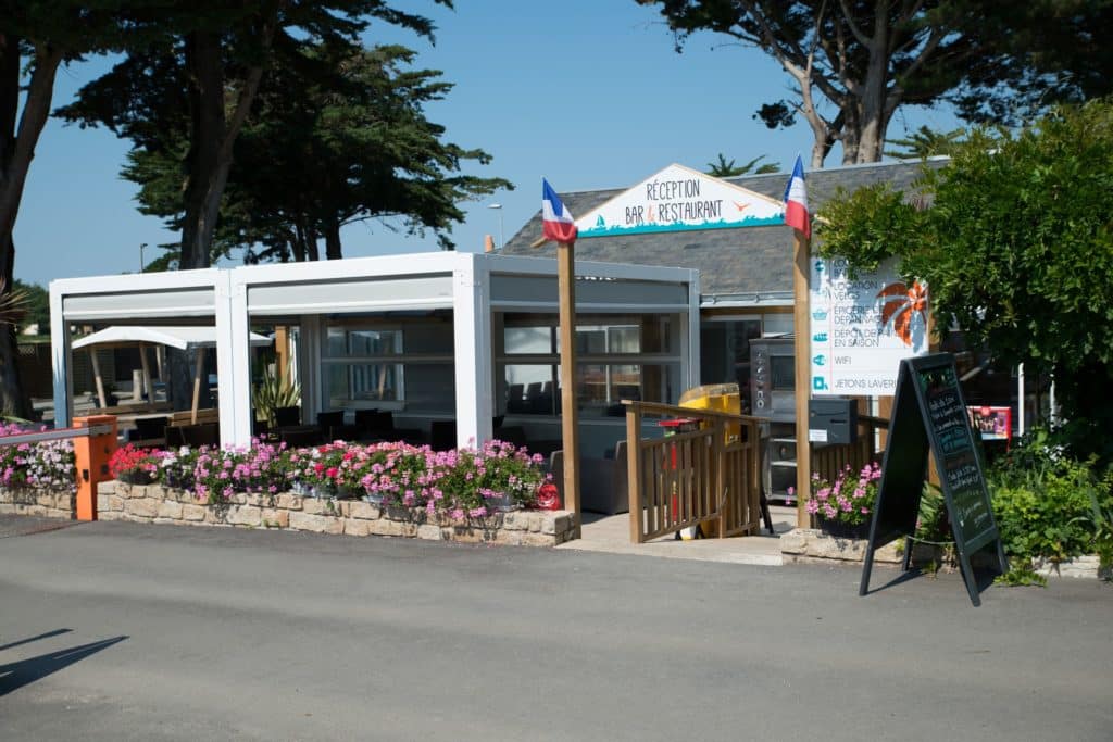 Restaurant entrance at Camping Au Soir d'été, Mesquer