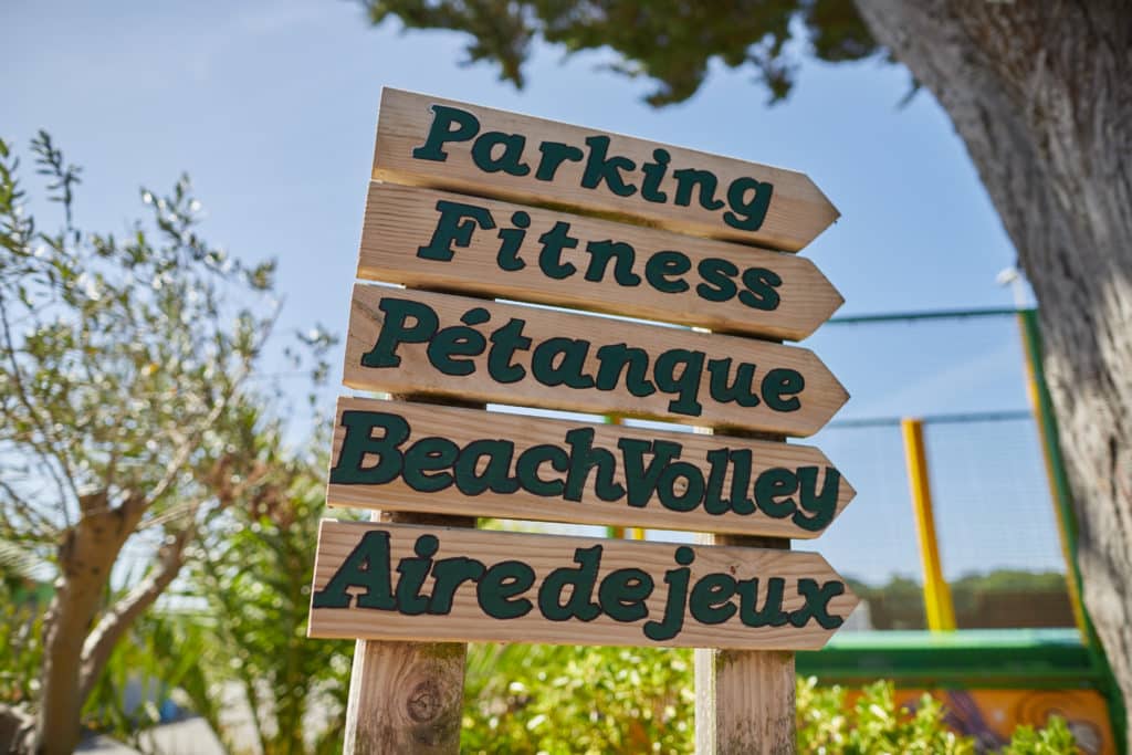 Activités et équipements du camping près de La Turballe avec pétanque, fitness, beach-volley et aire de jeux